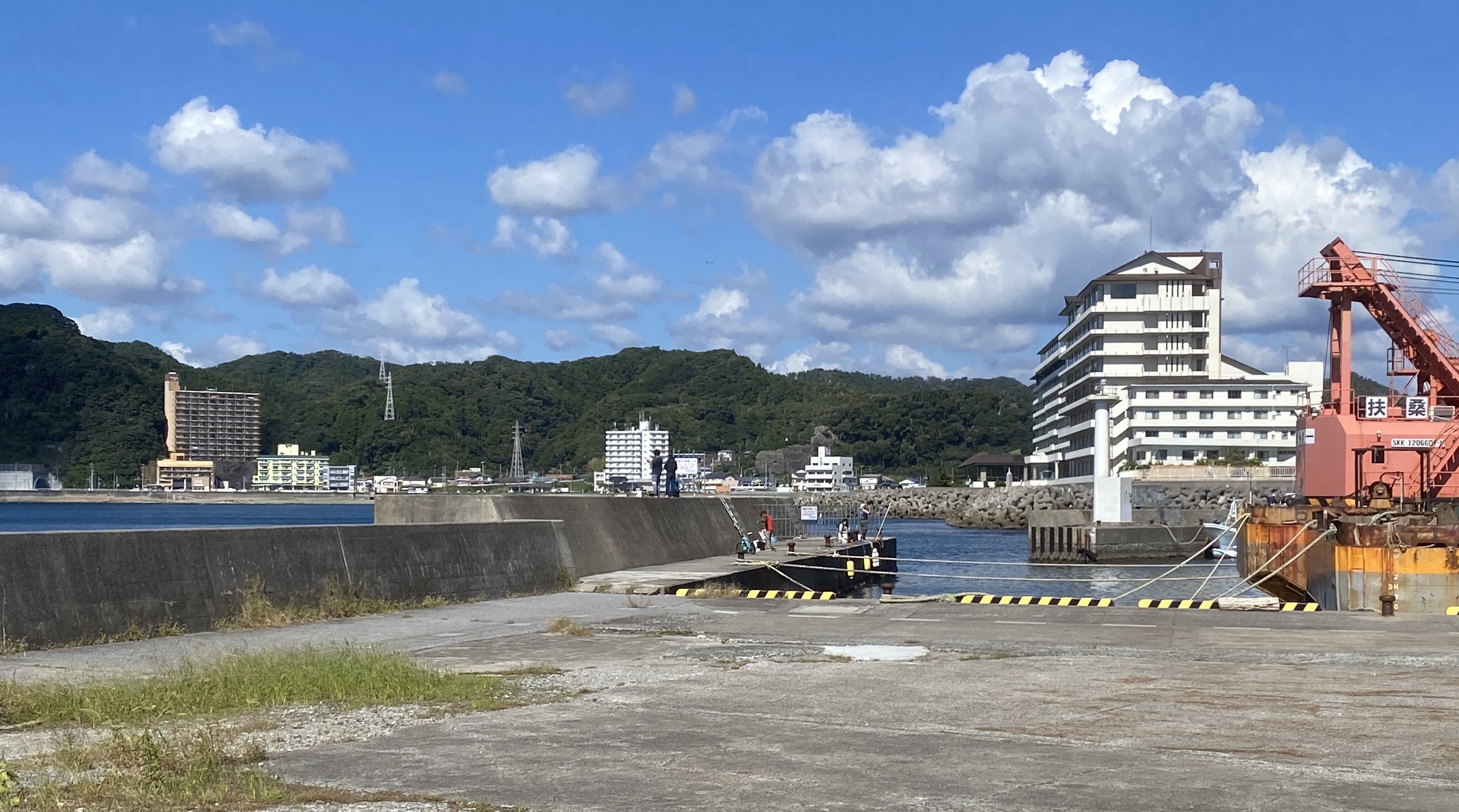 小湊港　開放されている釣りエリア