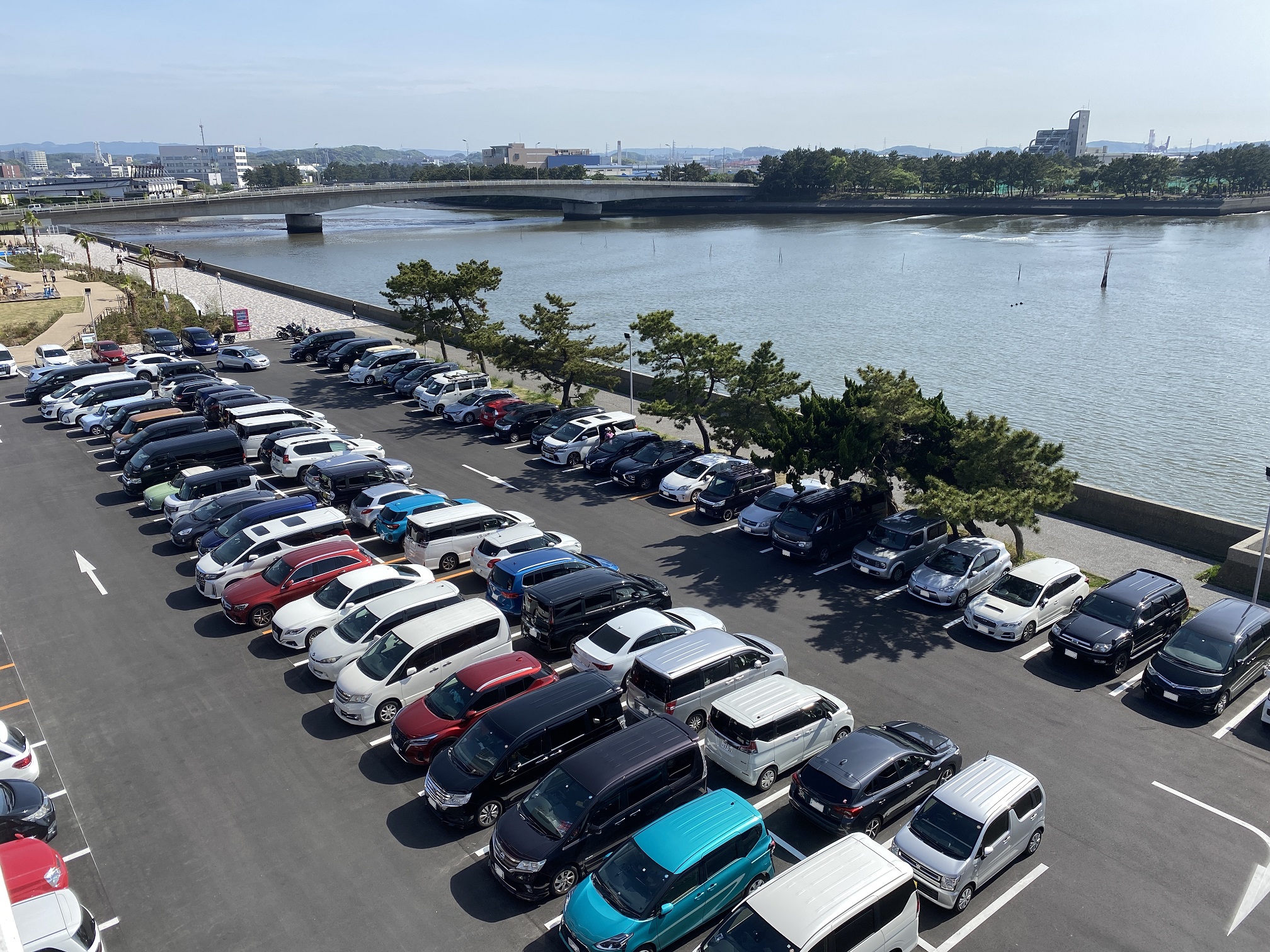 鳥居崎海浜公園　無料駐車場