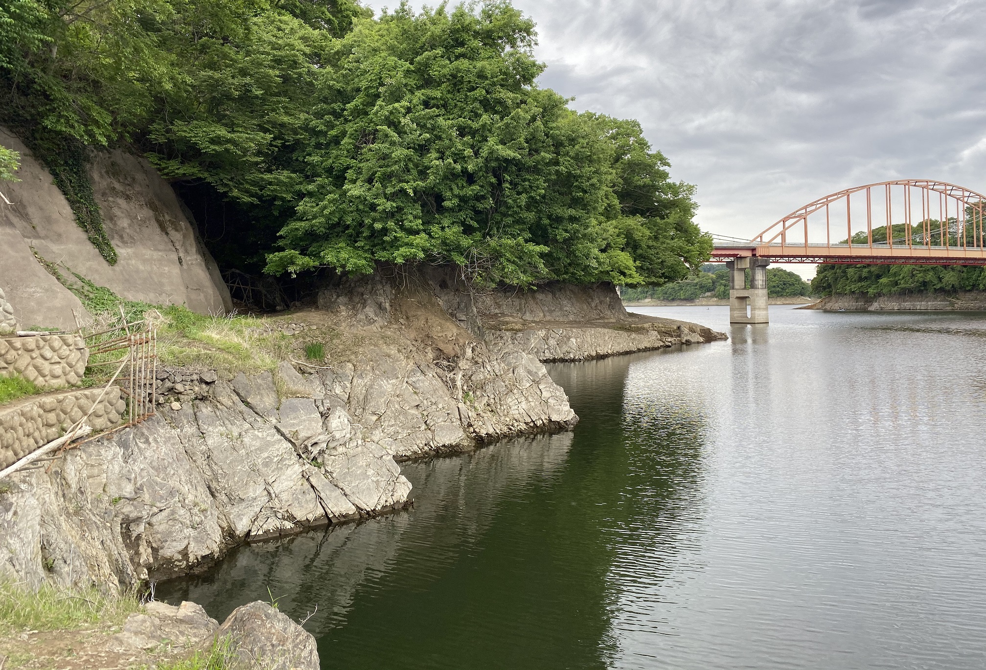津久井湖　バス釣りポイント　三井大橋横ヒナダン
