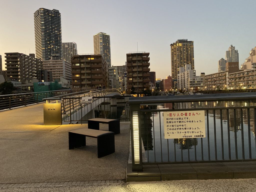 東京湾奥の釣りスポットガイド　晴海トリトンスクエア前 桜の散歩道