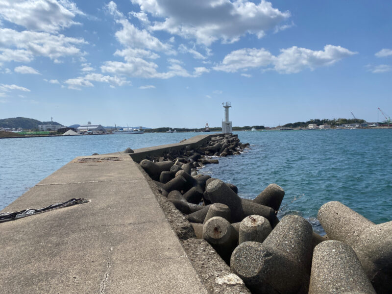 築港堤防　釣り