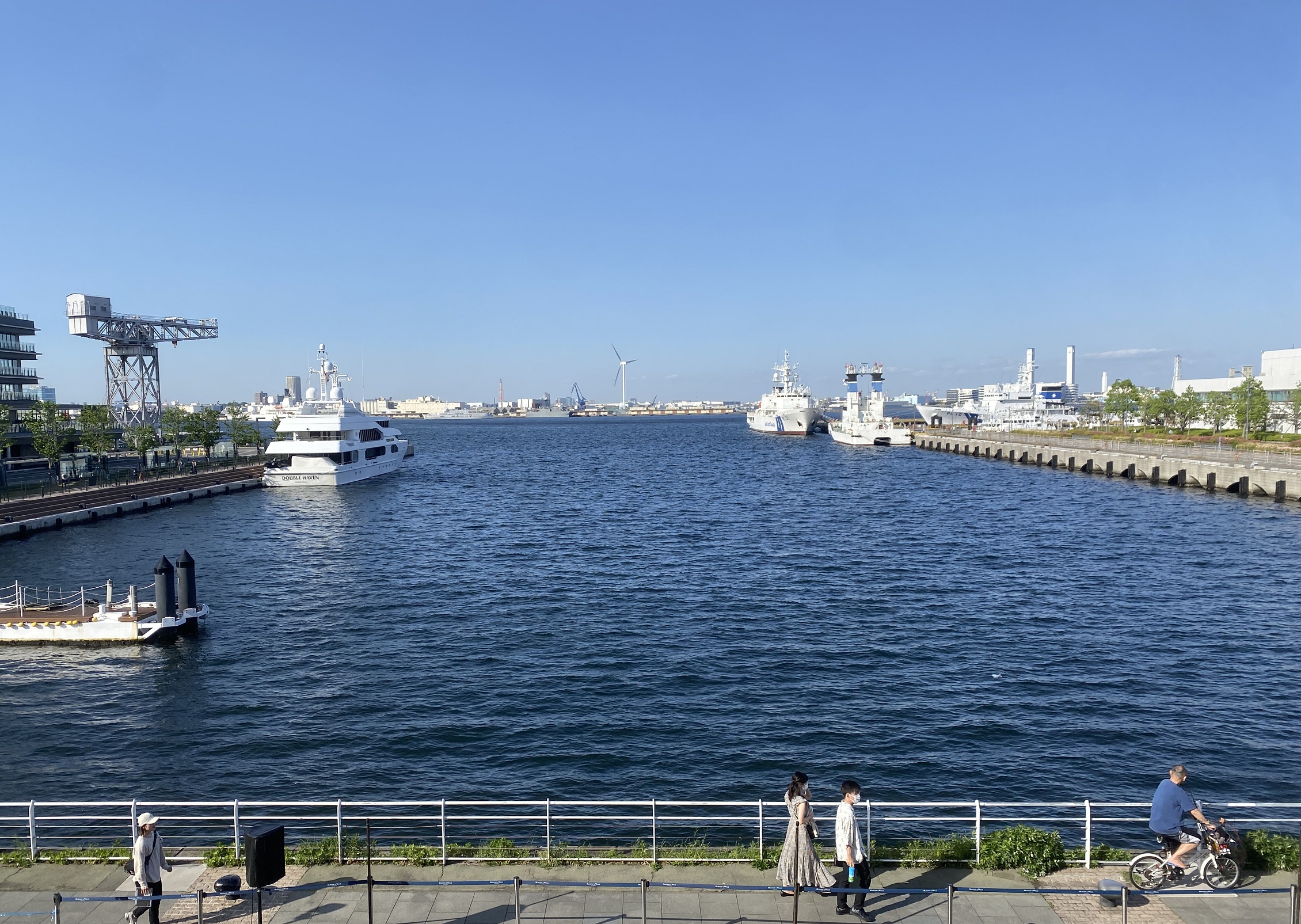 横浜新港ふ頭 MARINE & WALK YOKOHAMA 前護岸　釣り