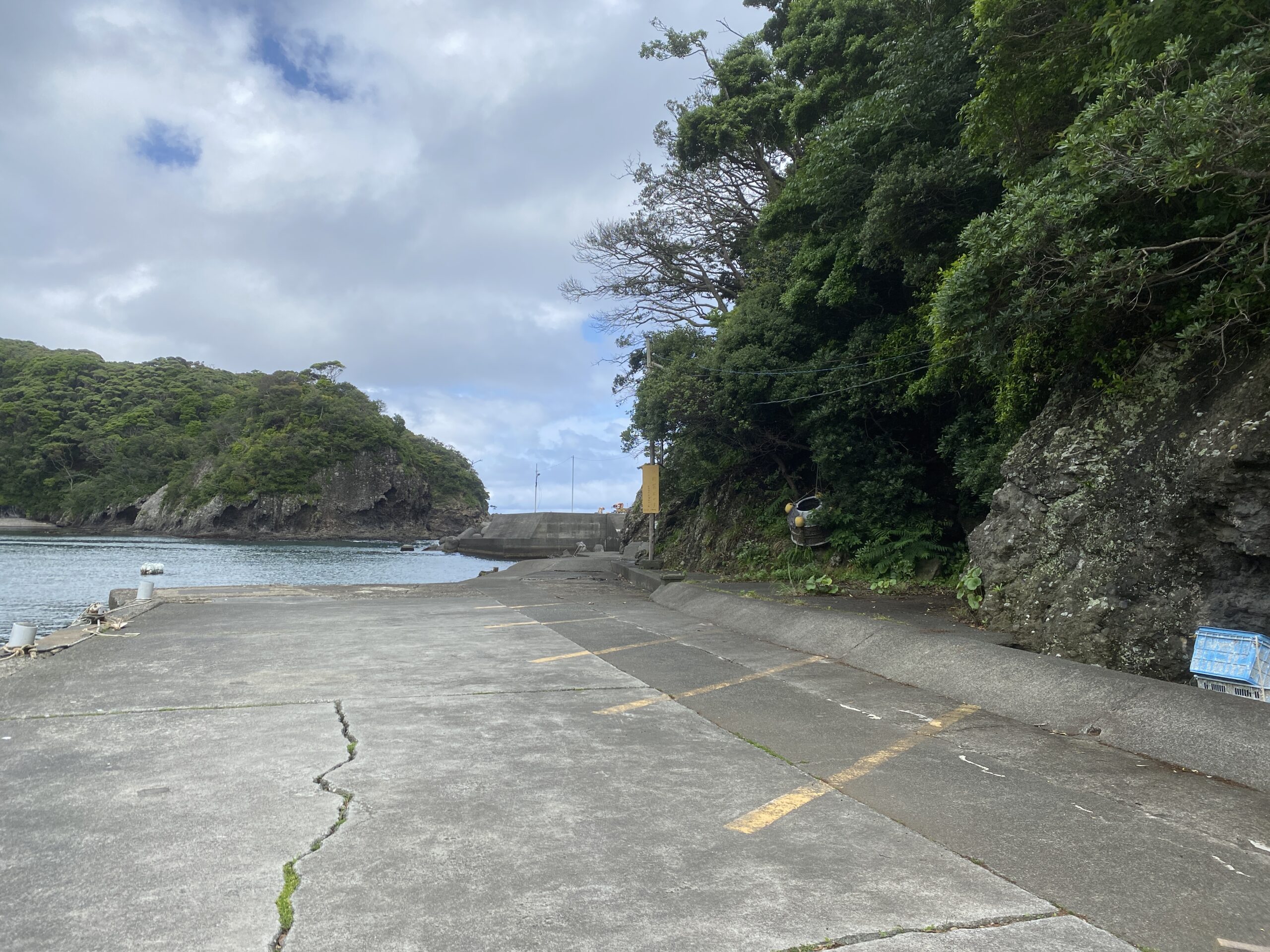 小稲港　釣り　駐車場