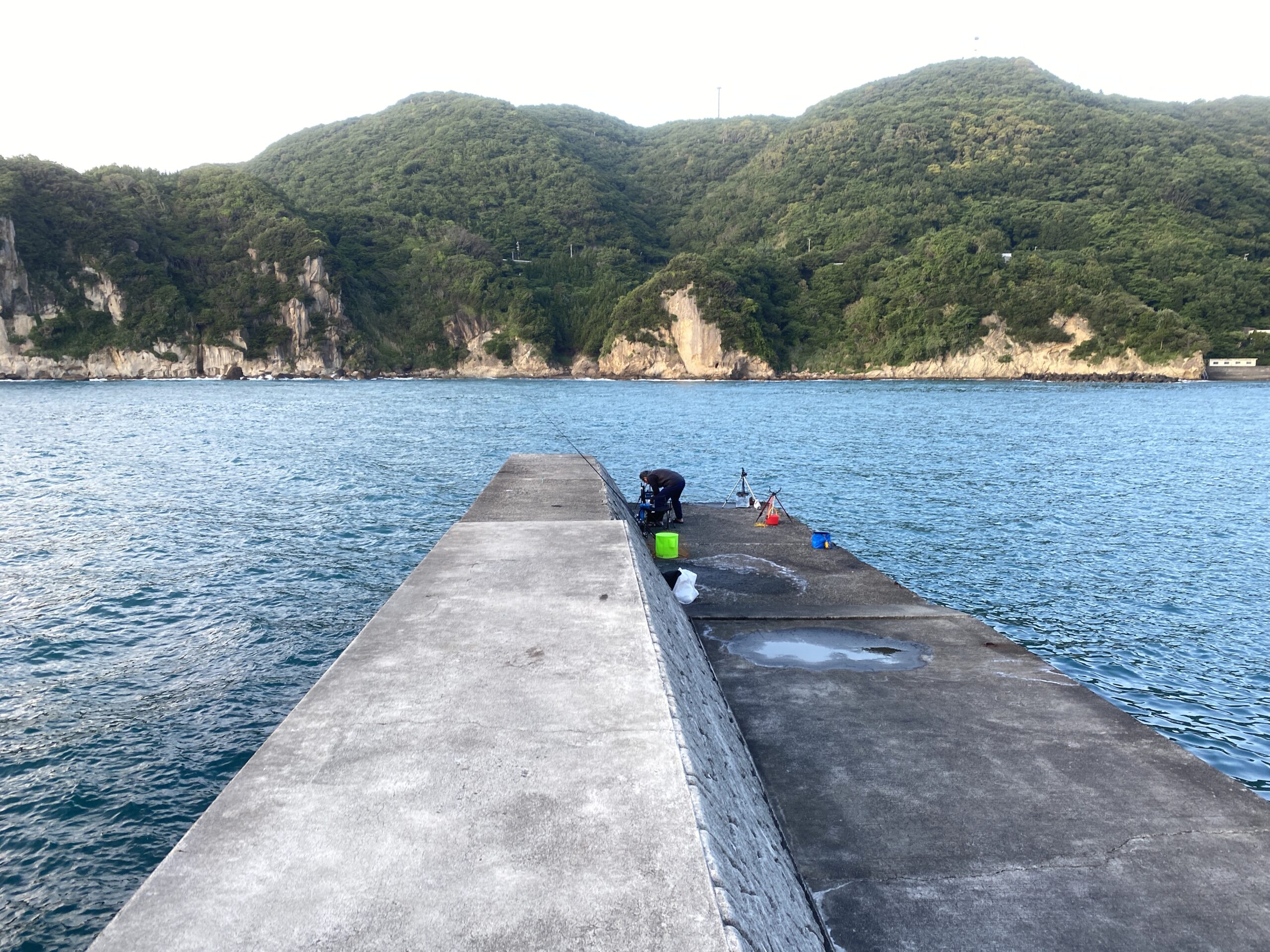 岩地漁港　釣り