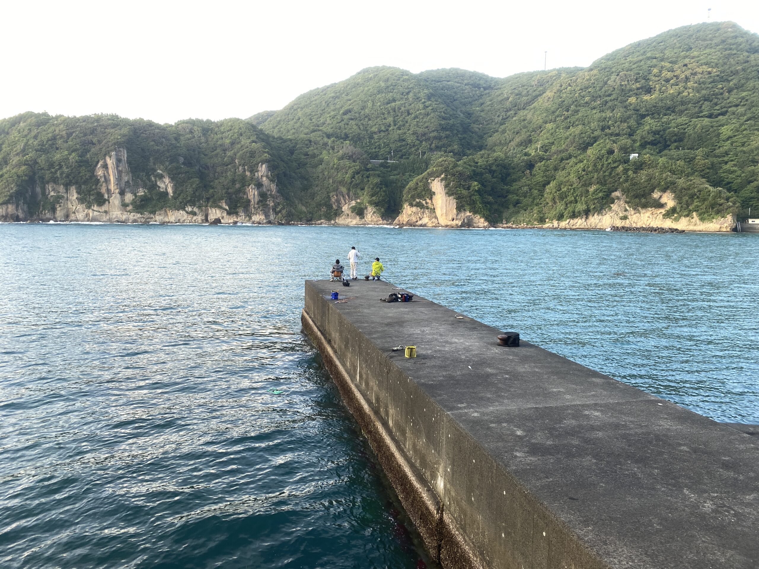 岩地漁港　釣り