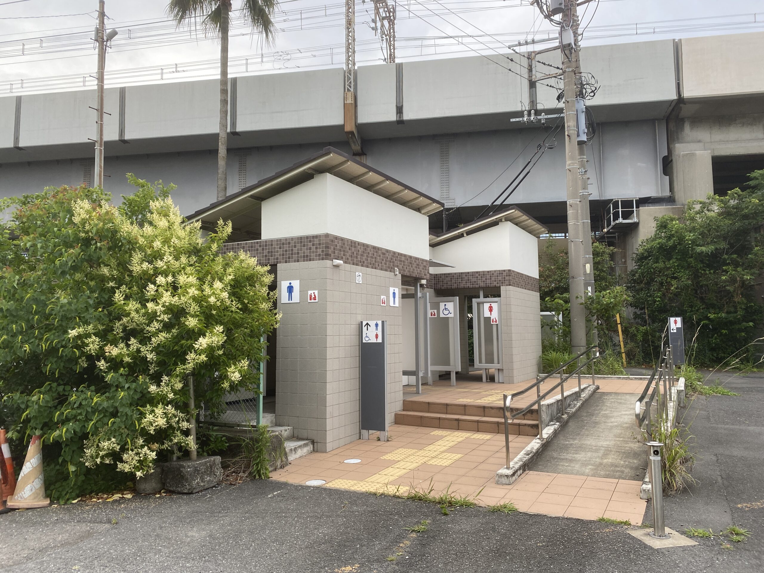 旧江戸川河口　葛西臨海公園東橋休憩所　釣り　トイレ