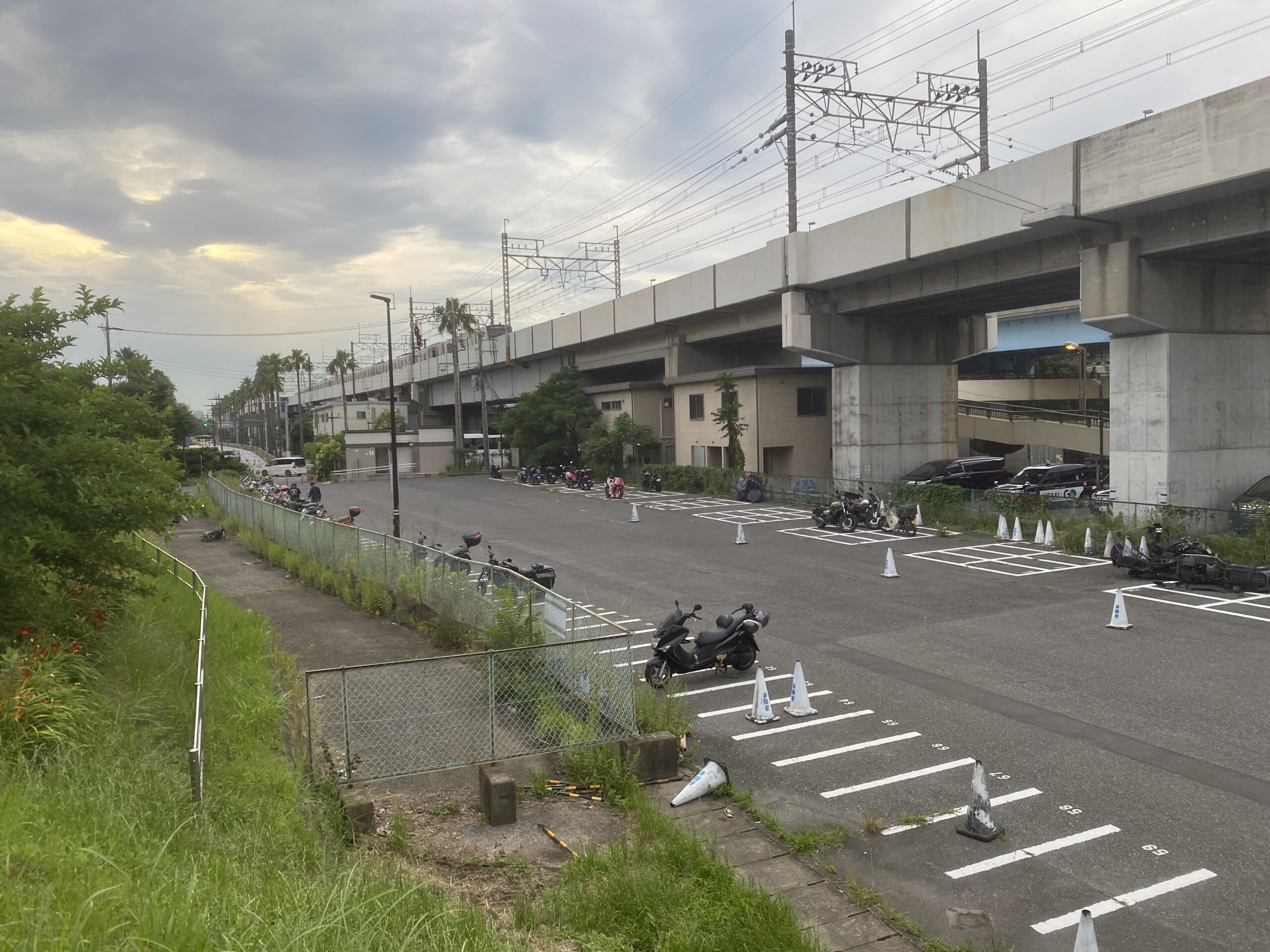 旧江戸川河口　葛西臨海公園東橋休憩所　釣り　駐輪場