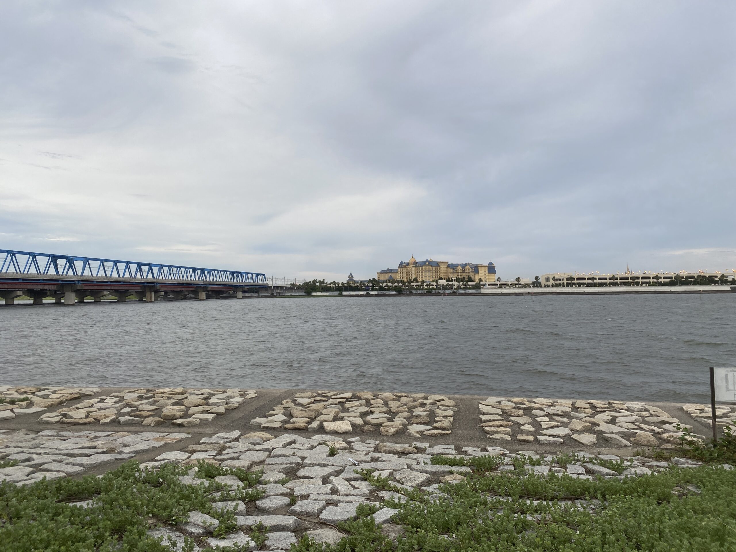 旧江戸川河口　葛西臨海公園東橋休憩所　釣り
