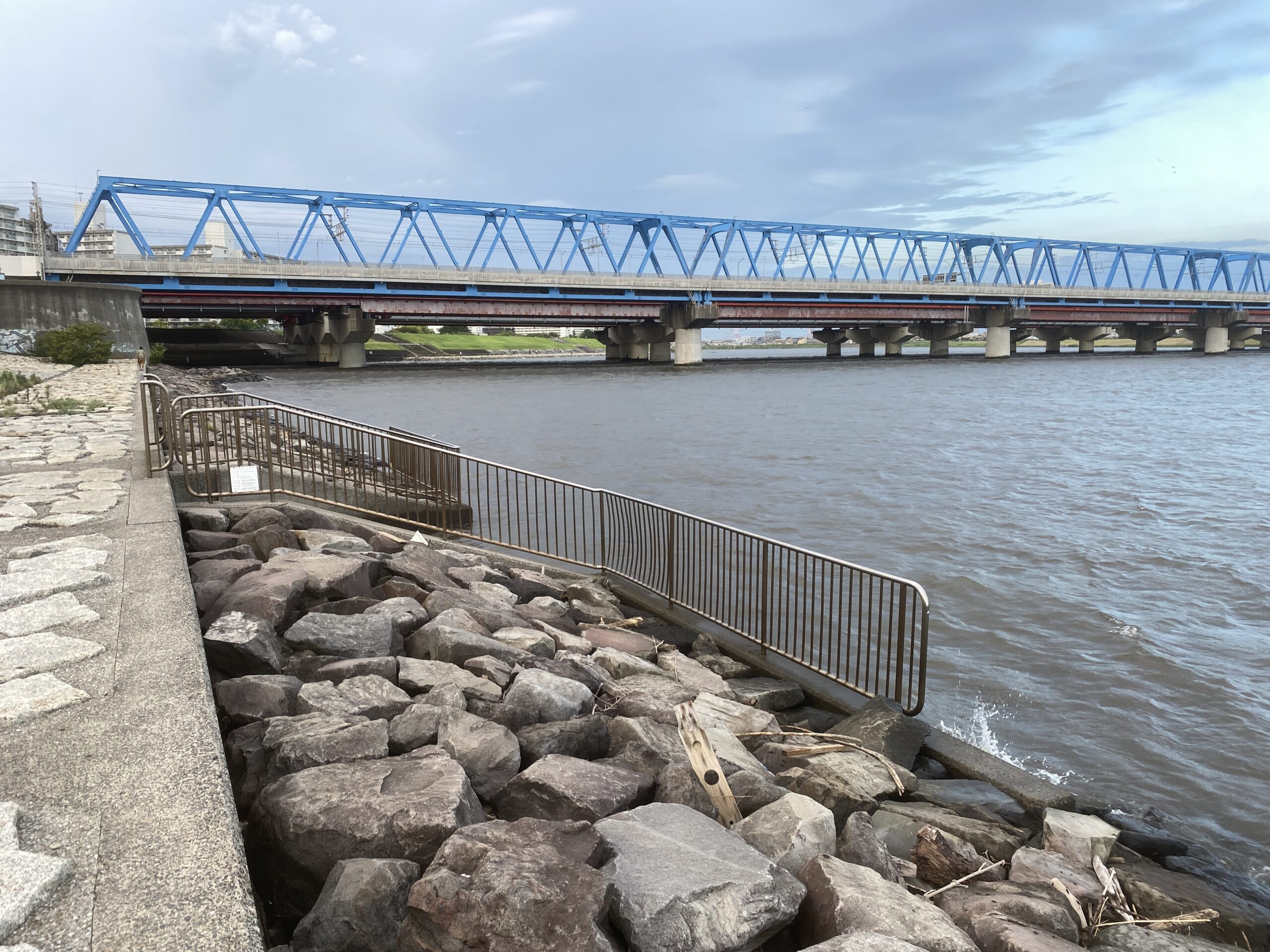 旧江戸川河口　葛西臨海公園東橋休憩所　釣り