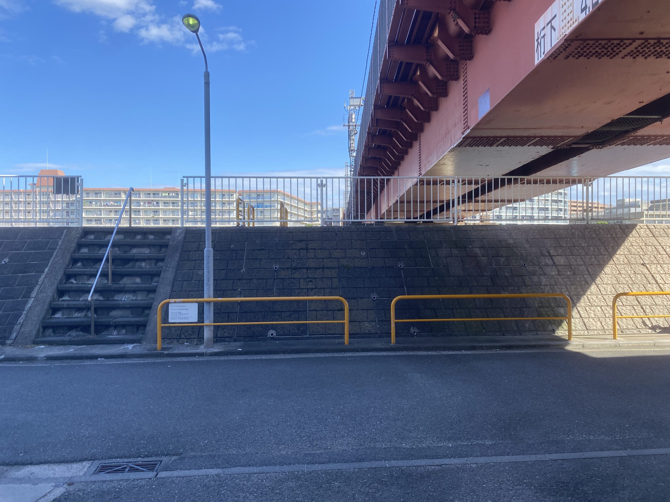 鶴見川河口　国道駅前　釣り　レトロ駅舎