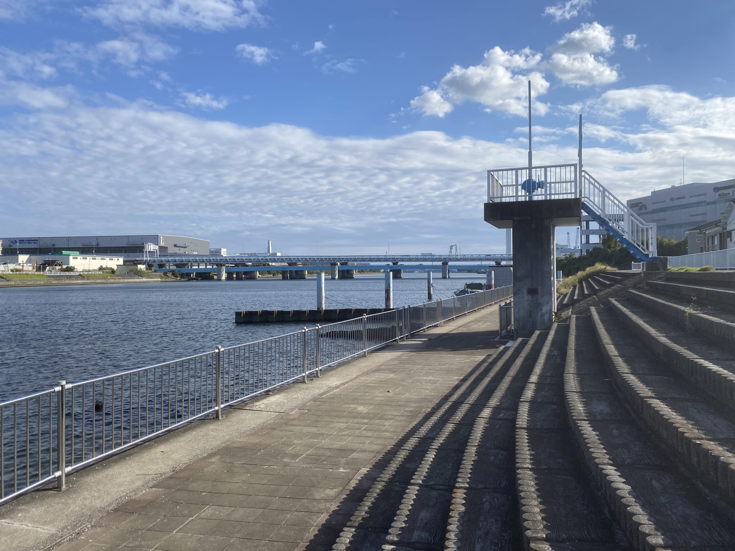 鶴見川河口　国道駅前　釣り　レトロ駅舎