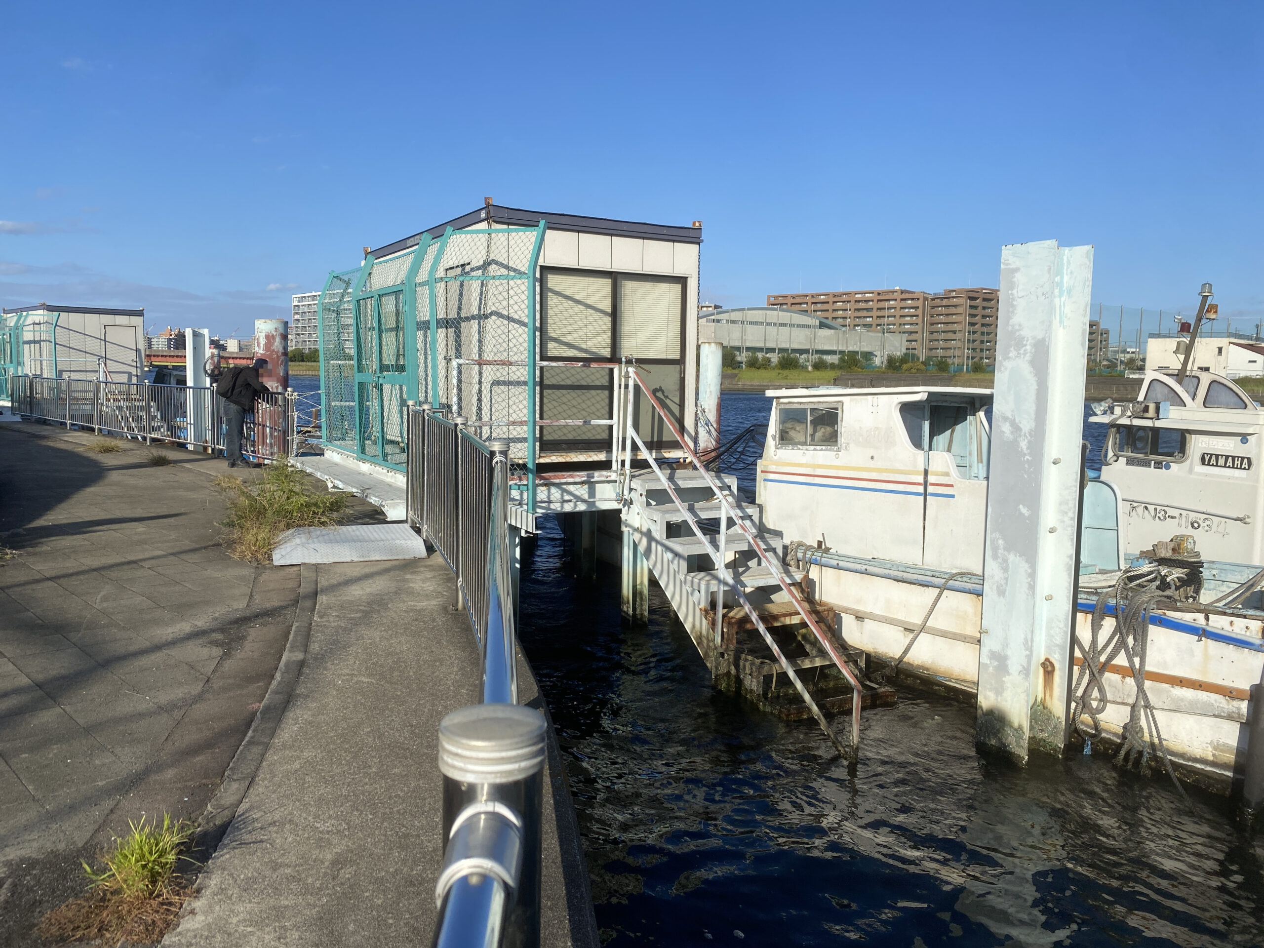 鶴見川河口　国道駅前　釣り　レトロ駅舎