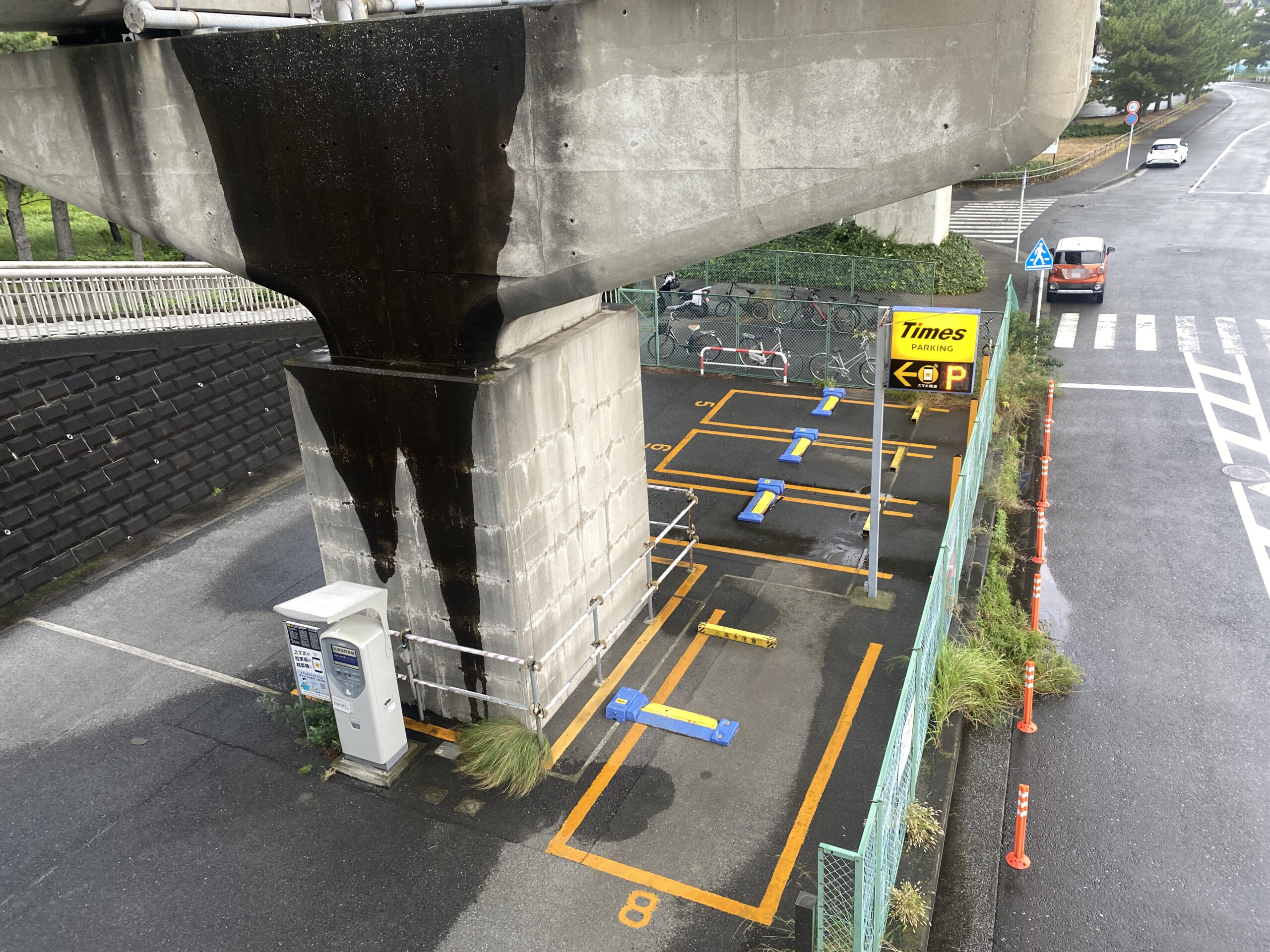 八景島駅前　釣り　駐車場