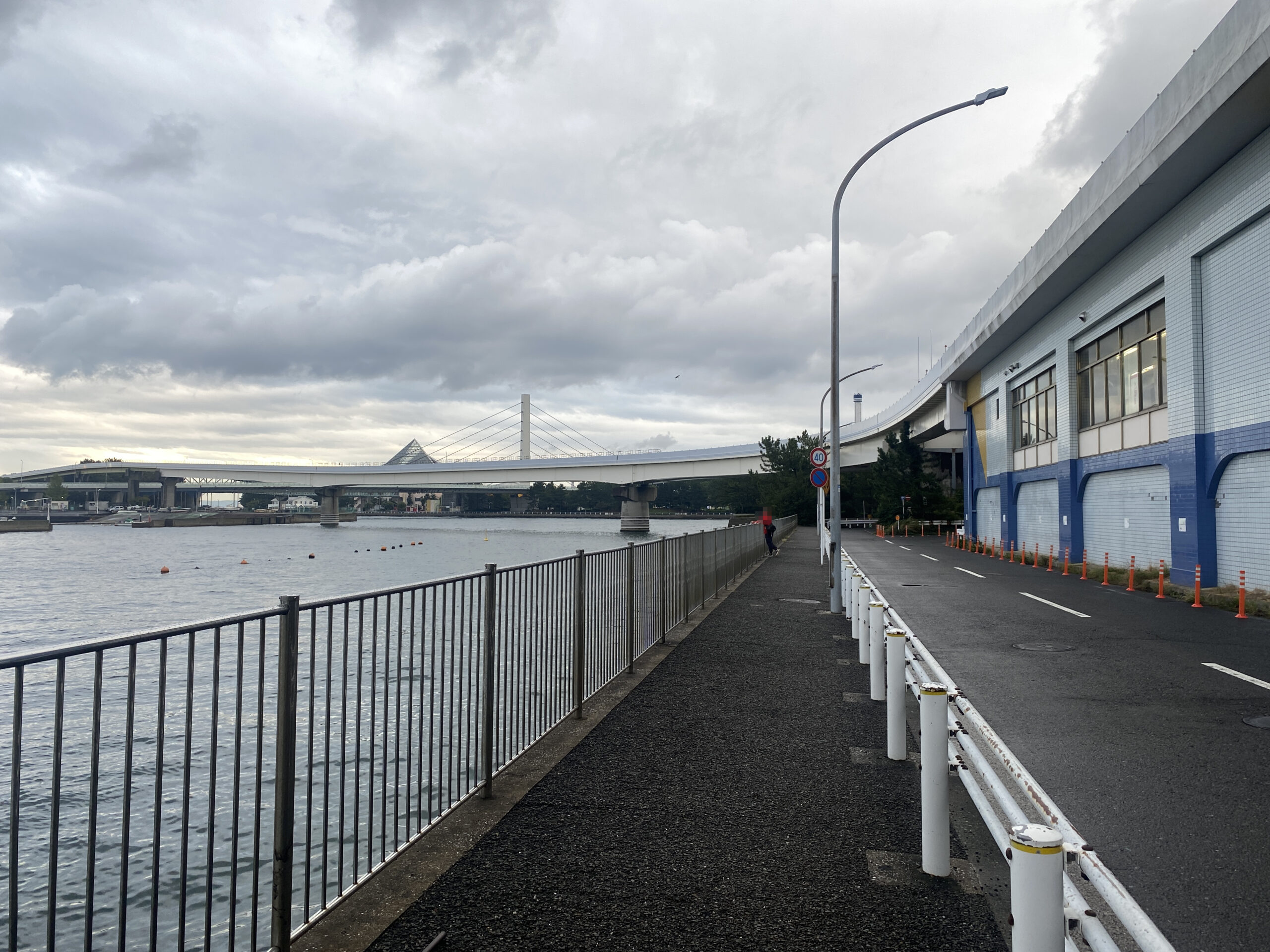 八景島駅前　釣り